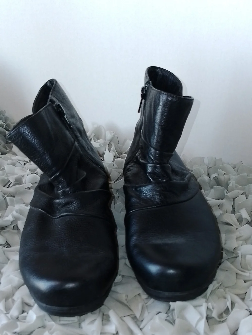 Obeo Elani Black Leather Ankle Boots with Side Zipper 7.5M
